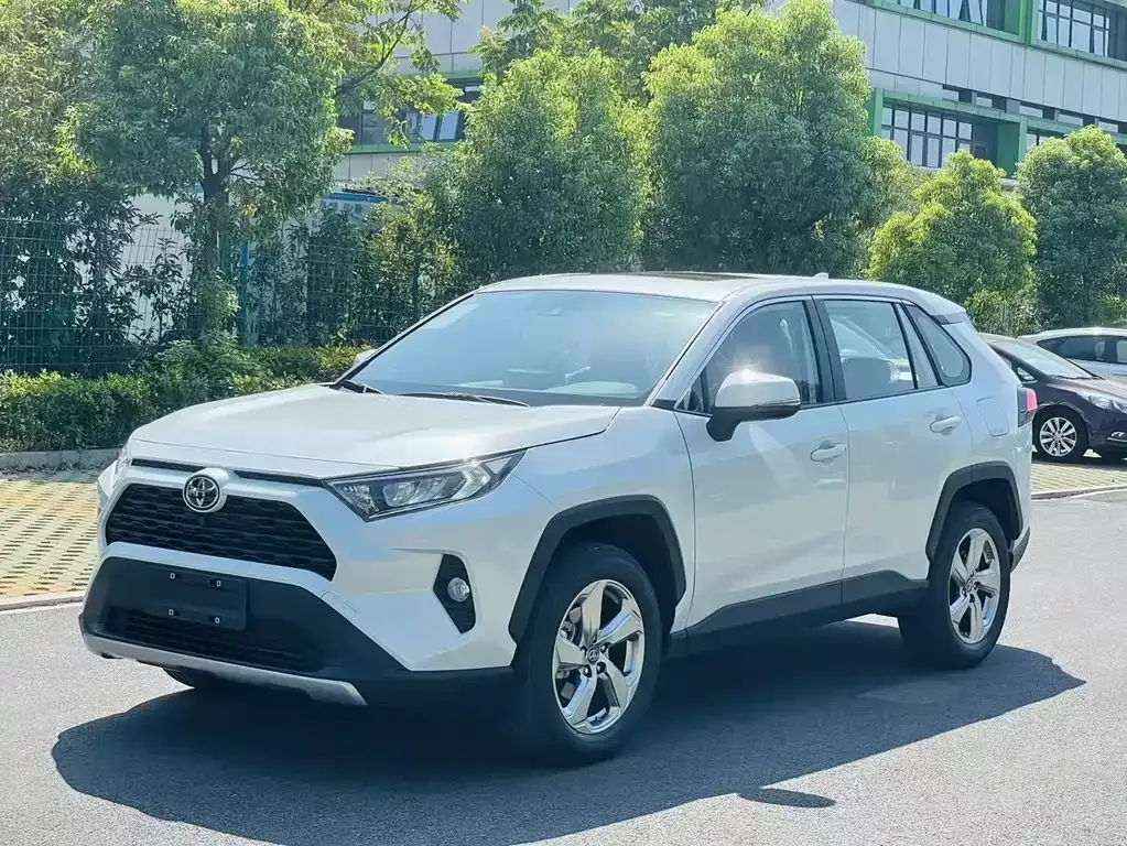 Toyota RAV4 2022 из CN, фото 1