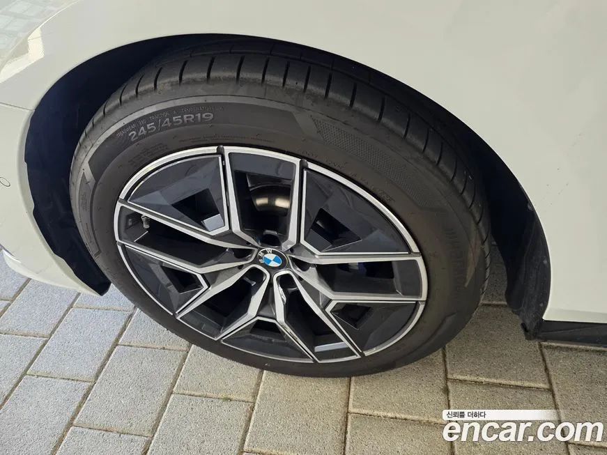 BMW 5-Series 2025 из KR, фото 4