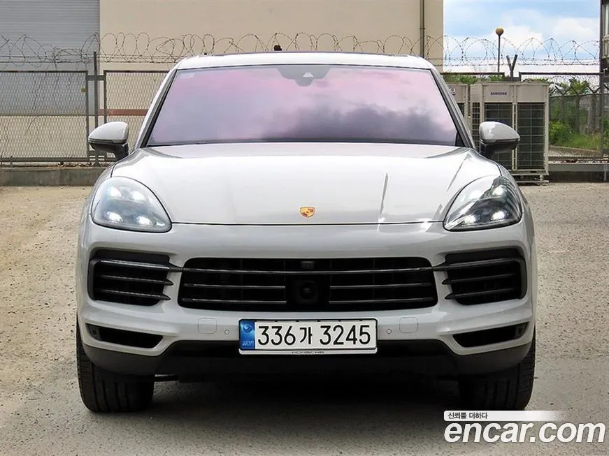Porsche Cayenne — фото 1