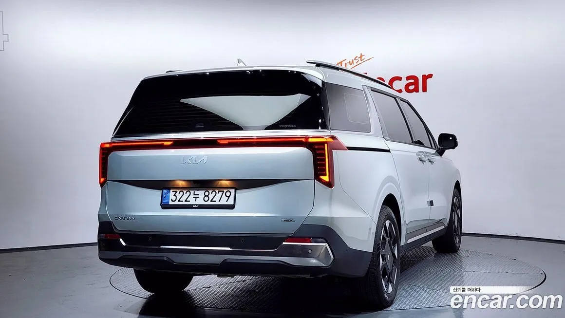 Kia Carnival — фото 10