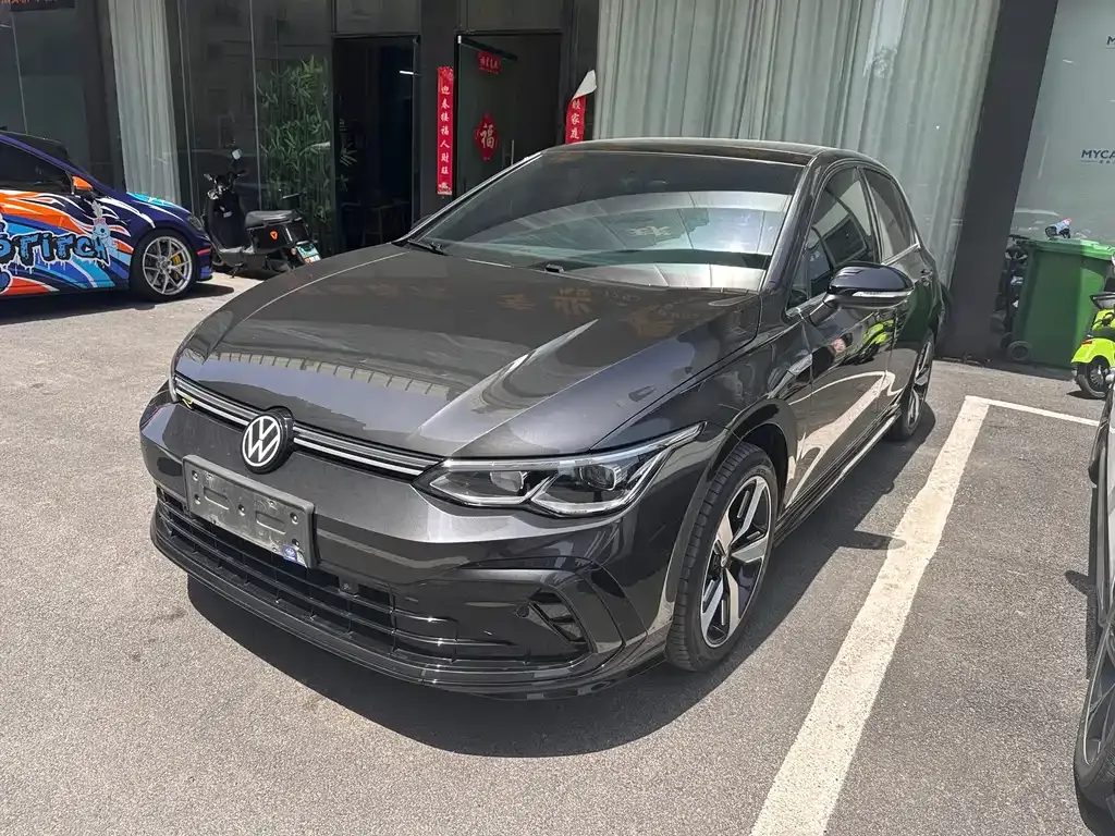 Volkswagen Golf 2023 из CN, фото 1