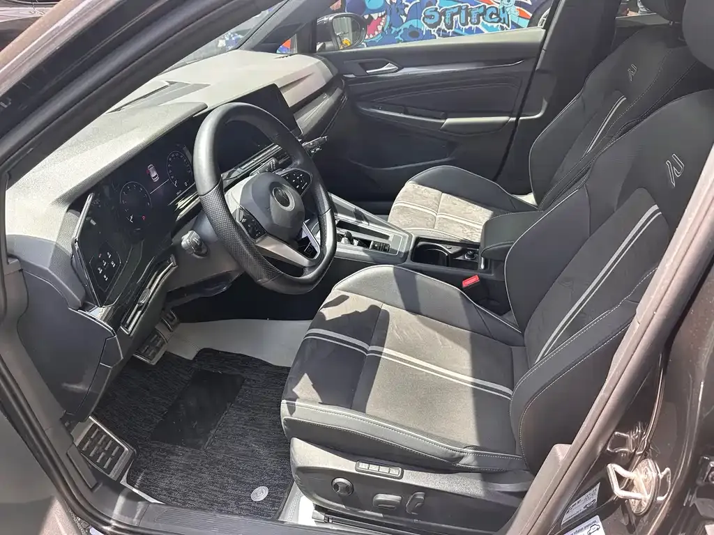Volkswagen Golf 2023 из CN, фото 5
