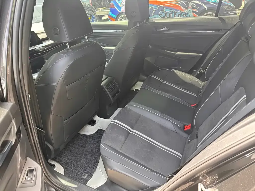 Volkswagen Golf 2023 из CN, фото 3