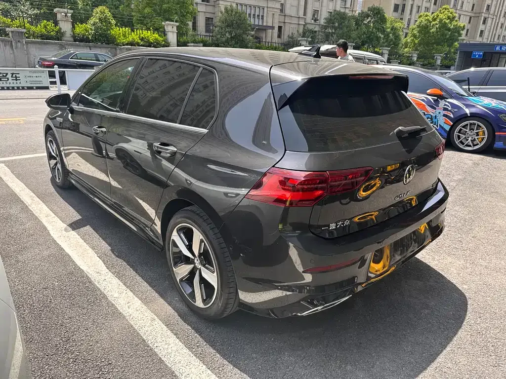 Volkswagen Golf 2023 из CN, фото 8