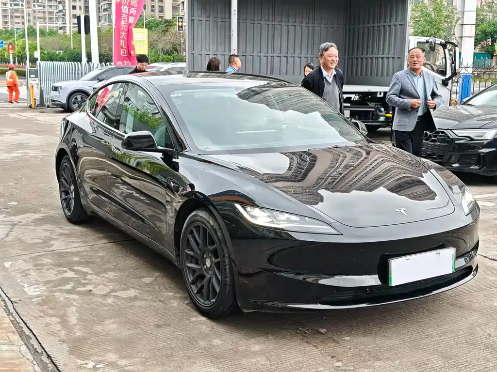 Tesla Model 3 — фото 10