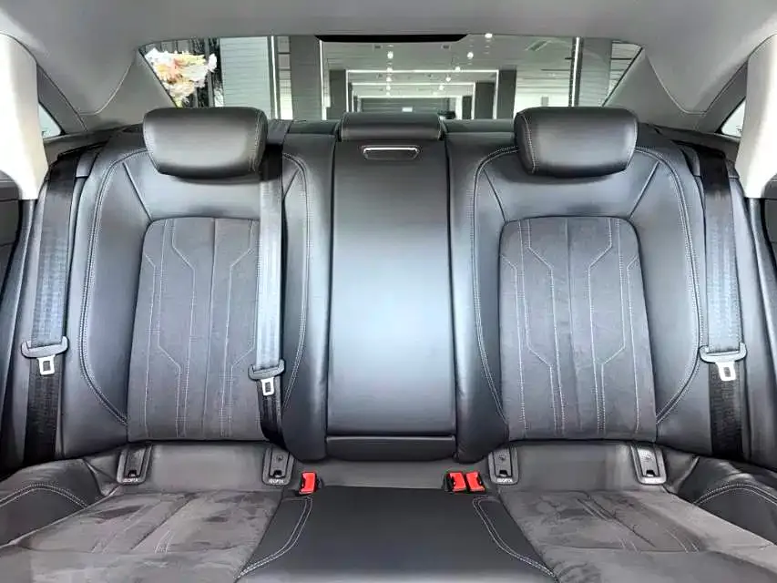 Audi A7L 2024 из CN, фото 2