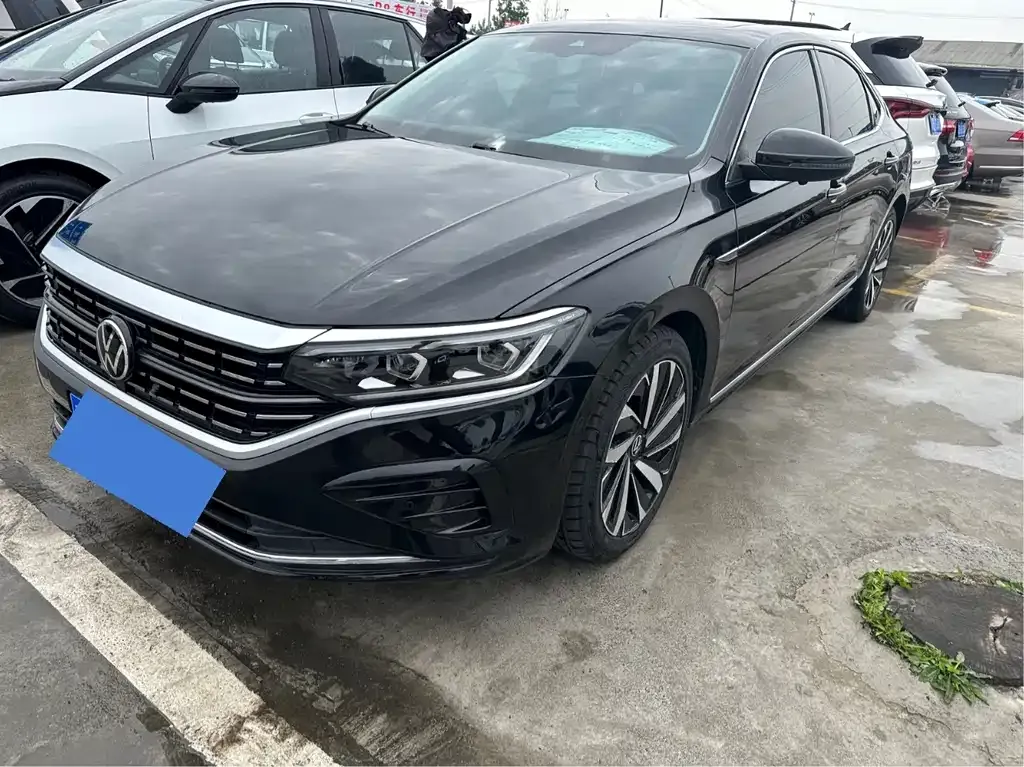 Volkswagen Passat — фото 1