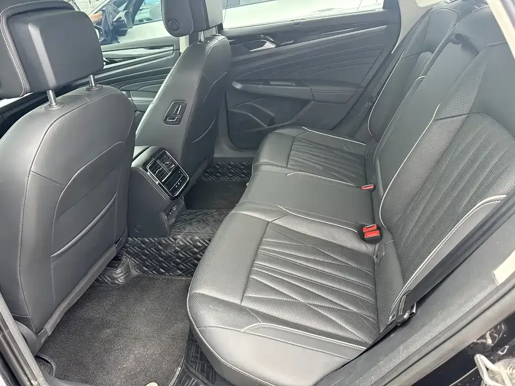 Volkswagen Passat — фото 9