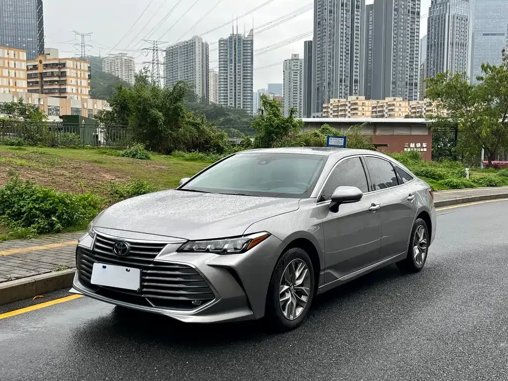 Toyota Avalon — фото 1