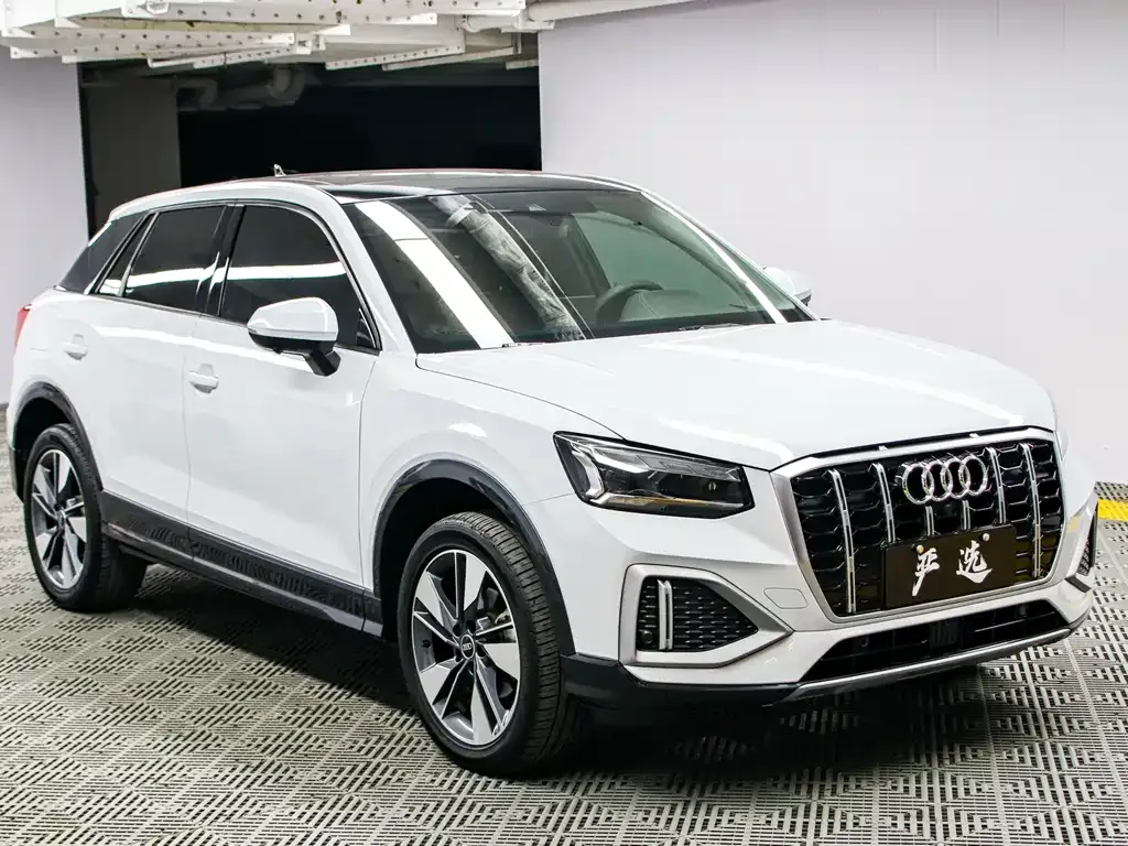 Audi Q2L — фото 6