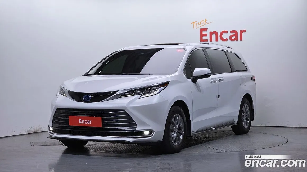 Toyota Sienna — фото 1