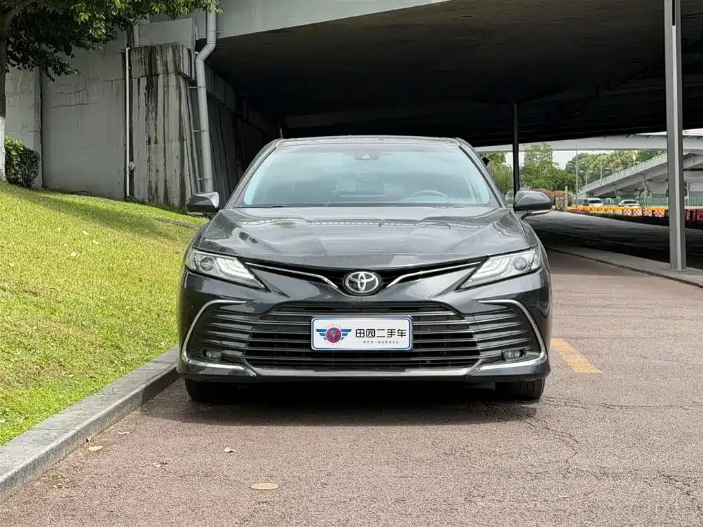 Toyota Camry — фото 4