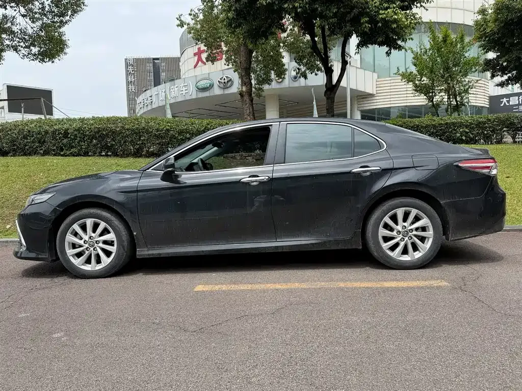 Toyota Camry — фото 8