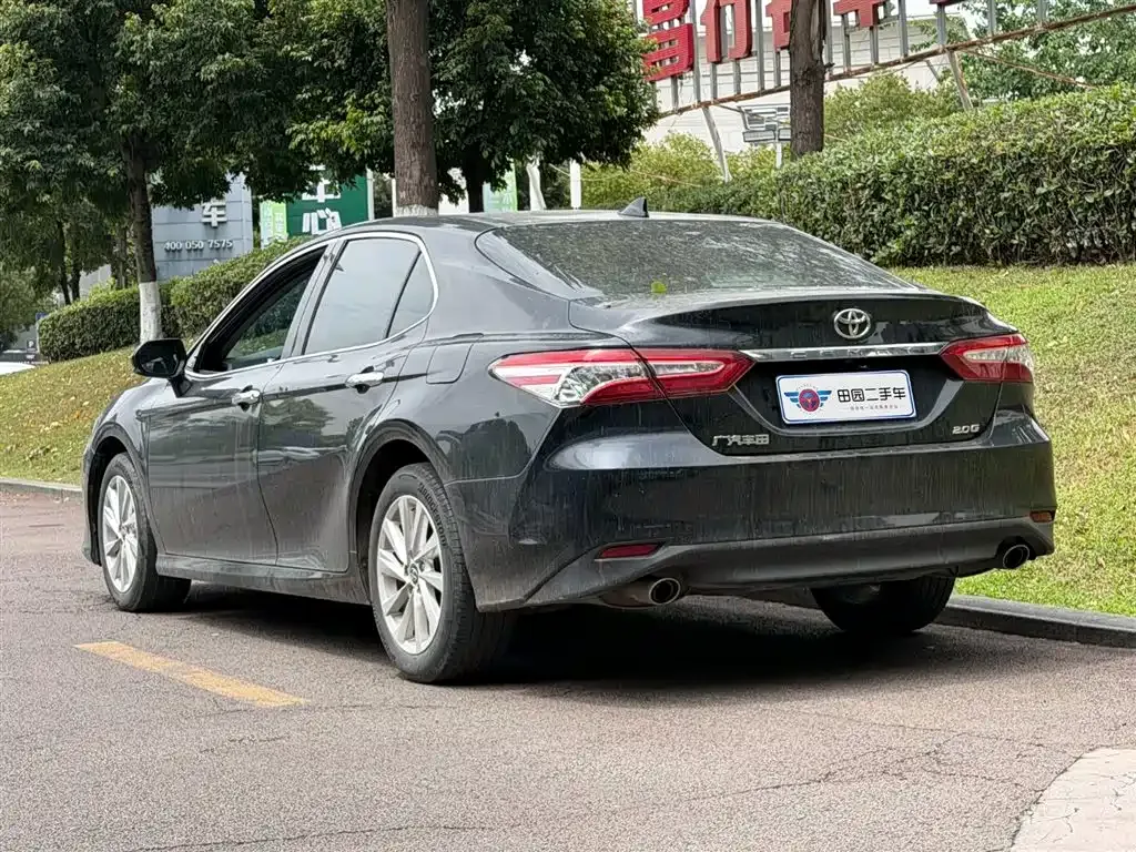 Toyota Camry — фото 6