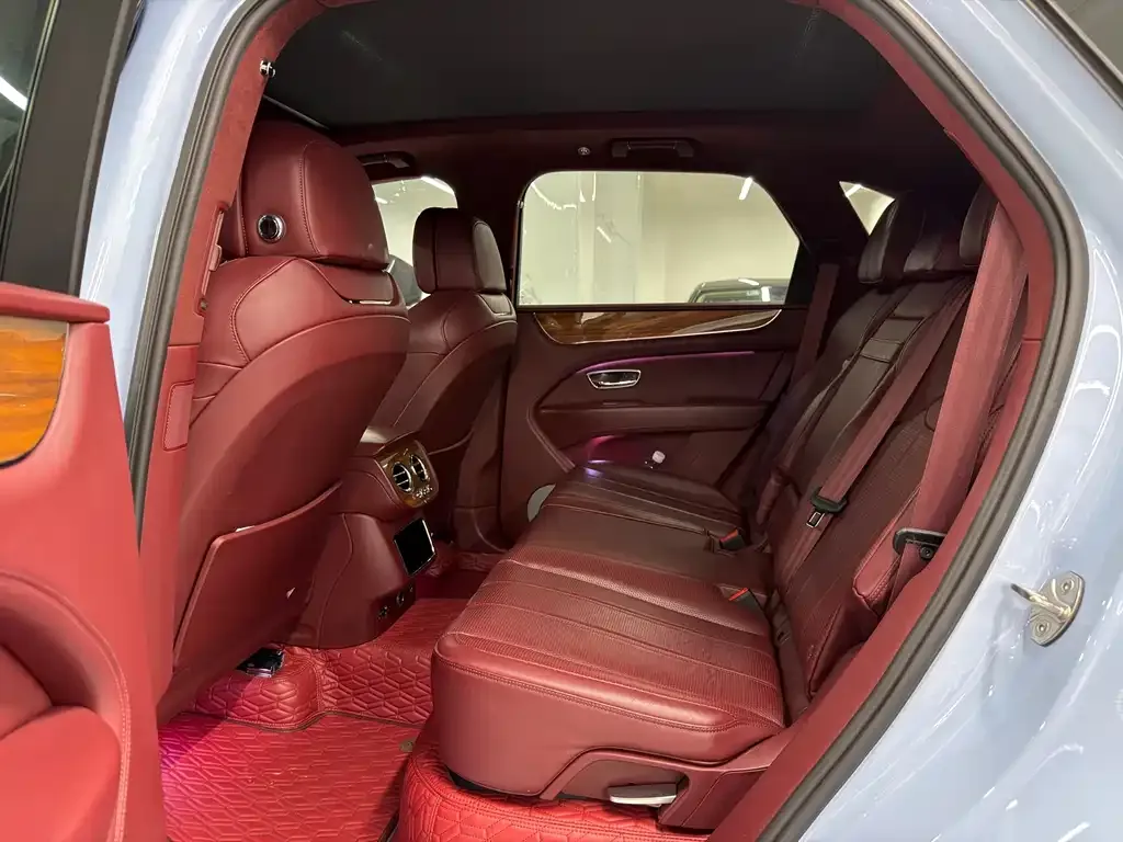 Bentley Bentayga 2022 из CN, фото 8
