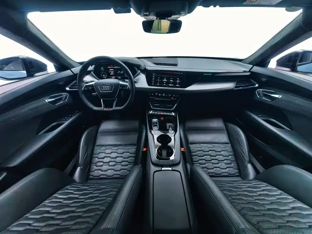 Audi e-tron GT 2023 из CN, фото 9