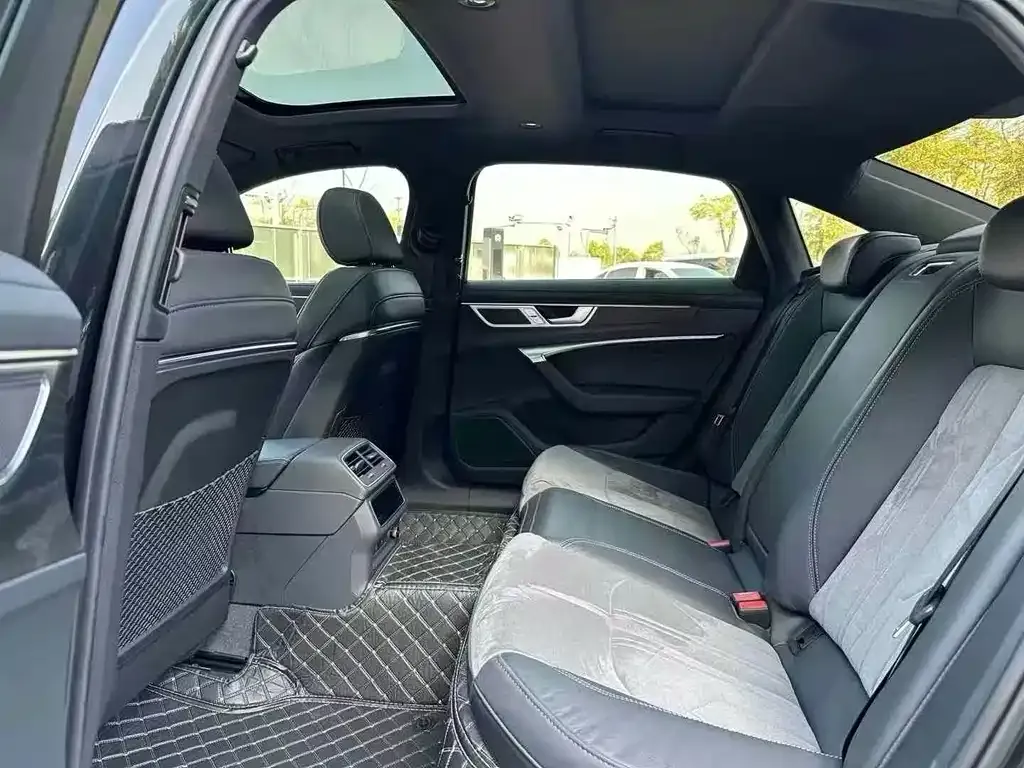 Audi A6L 2024 из CN, фото 4