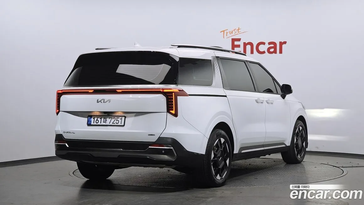 Kia Carnival — фото 10