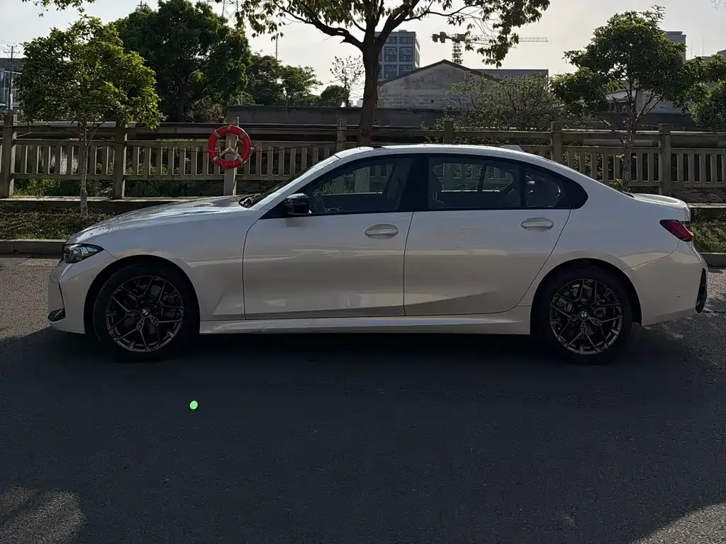 BMW 3 Series 2025 из CN, фото 2