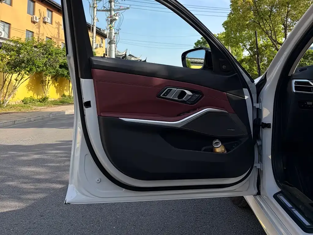 BMW 3 Series 2025 из CN, фото 8