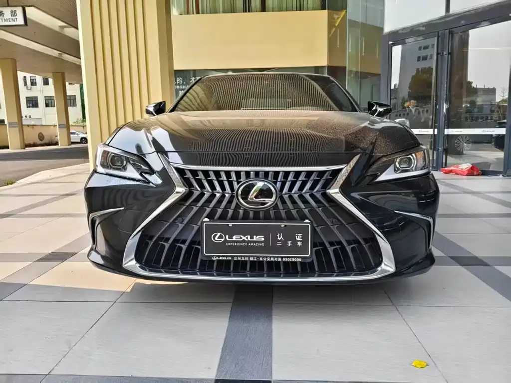Lexus ES — фото 1