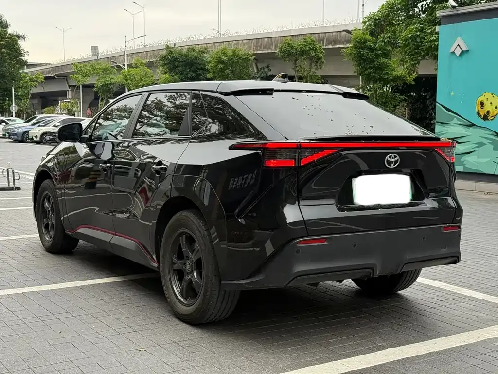 Toyota bZ4X 2023 из CN, фото 2