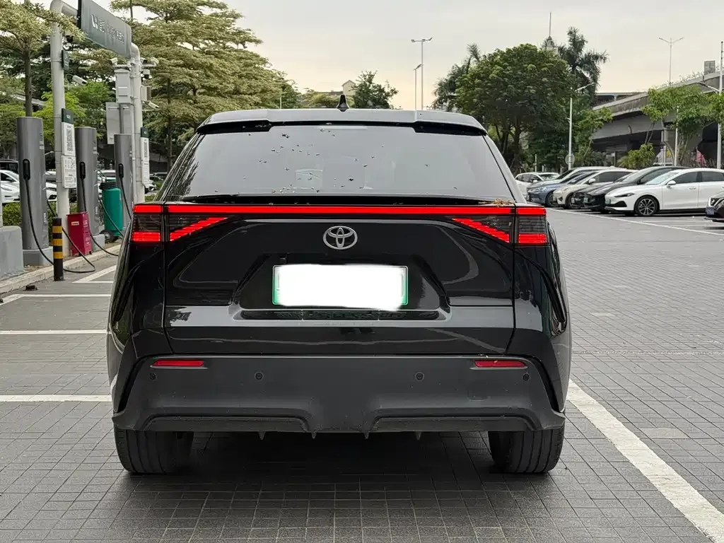 Toyota bZ4X 2023 из CN, фото 7