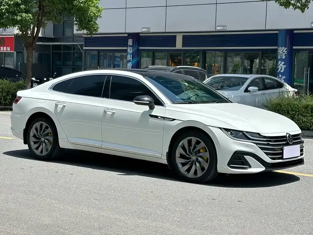 Volkswagen CC 2023 из CN, фото 9
