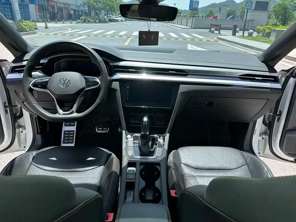 Volkswagen CC 2023 из CN, фото 4