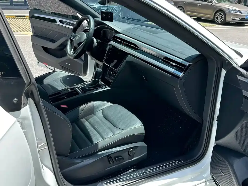 Volkswagen CC 2023 из CN, фото 6