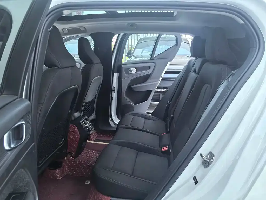 Volvo XC40 2021 из CN, фото 3
