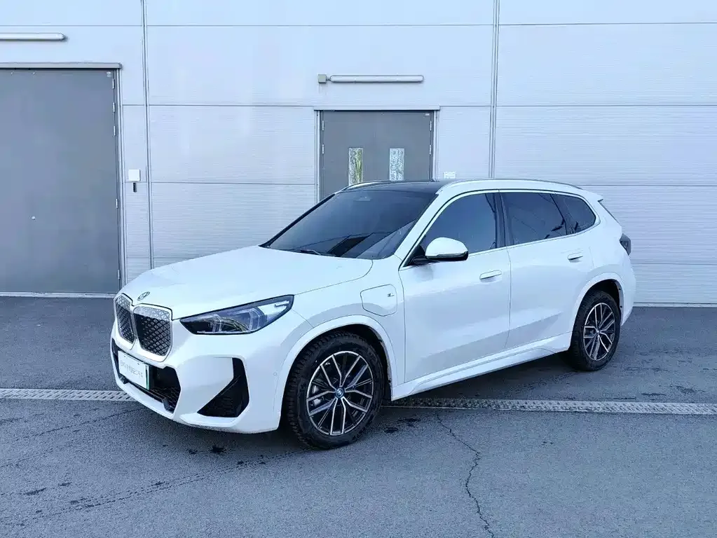 BMW iX1