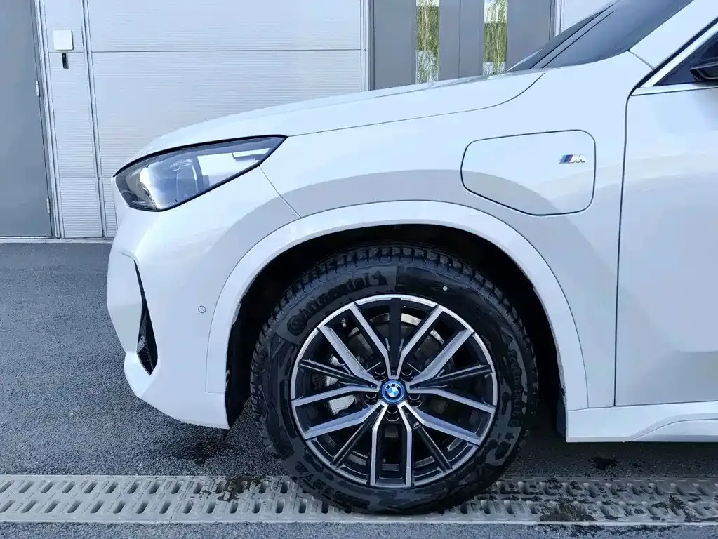 BMW iX1 2025 из CN, фото 4