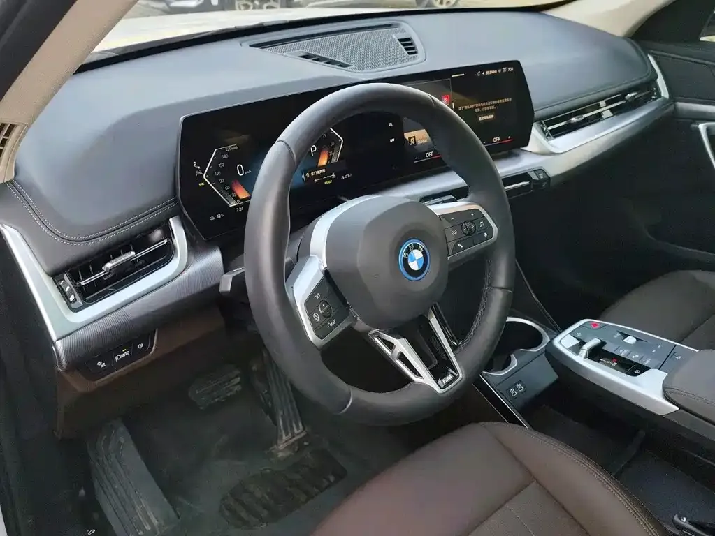 BMW iX1 2025 из CN, фото 8