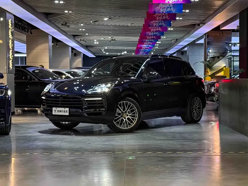 Porsche Cayenne — фото 1