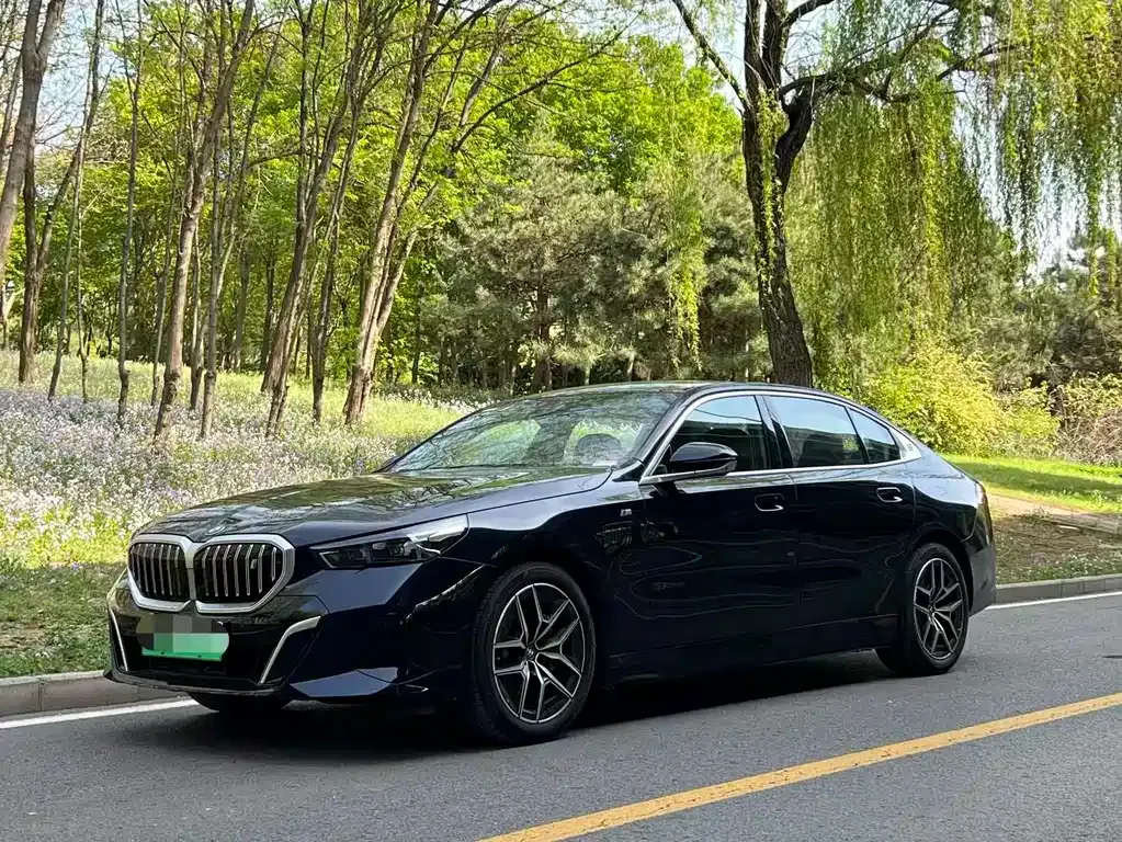 BMW i5 — фото 1