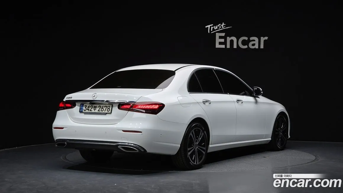 Mercedes-Benz E-Class — фото 10