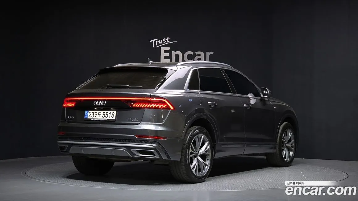 Audi Q8 — фото 10