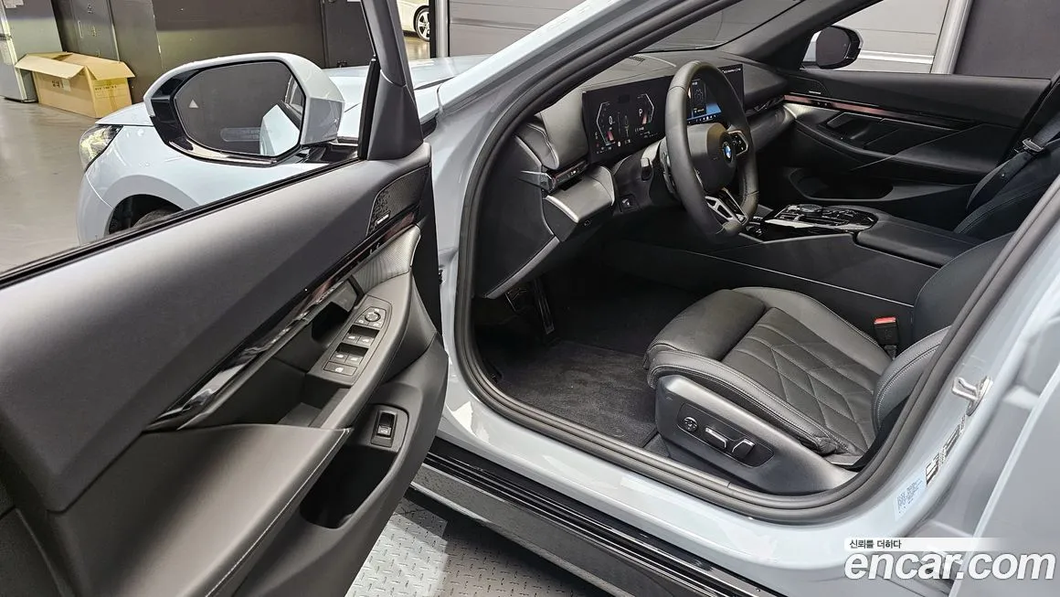 BMW 5-Series 2025 из KR, фото 10