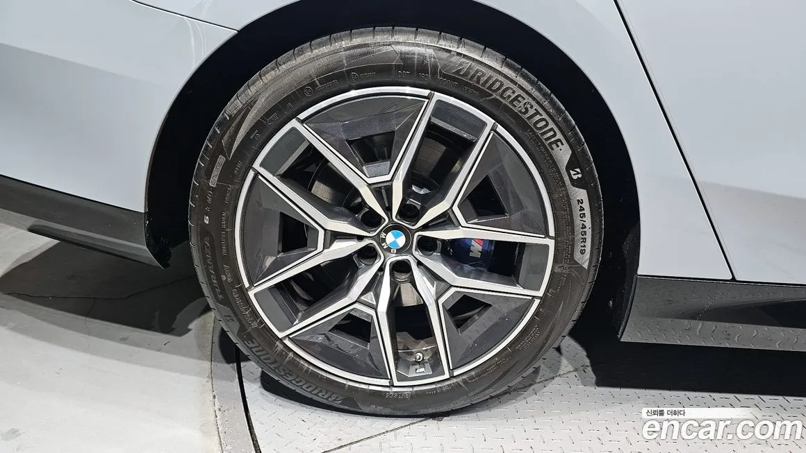 BMW 5-Series 2025 из KR, фото 7