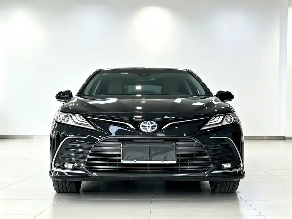 Toyota Camry — фото 8