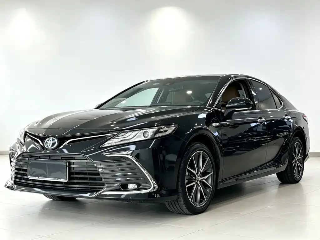 Toyota Camry — фото 4