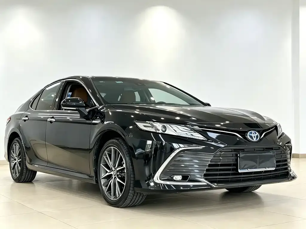 Toyota Camry — фото 9