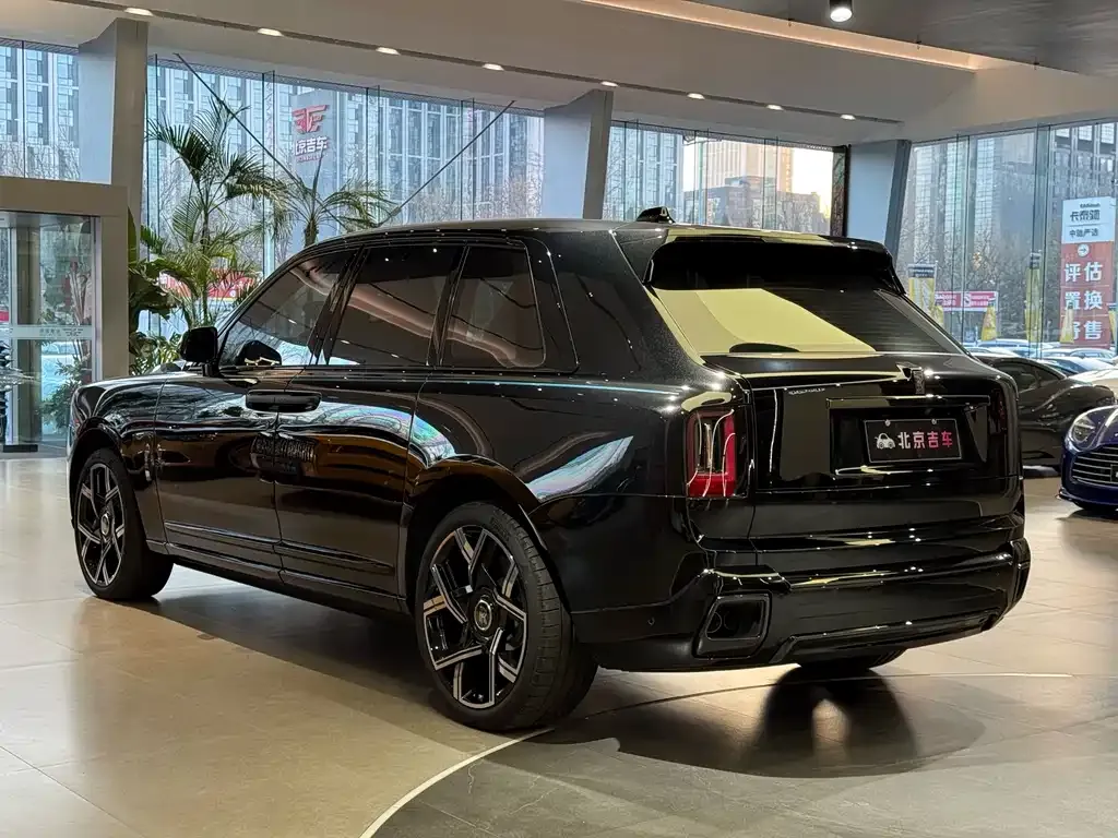 Rolls-Royce Cullinan — фото 10