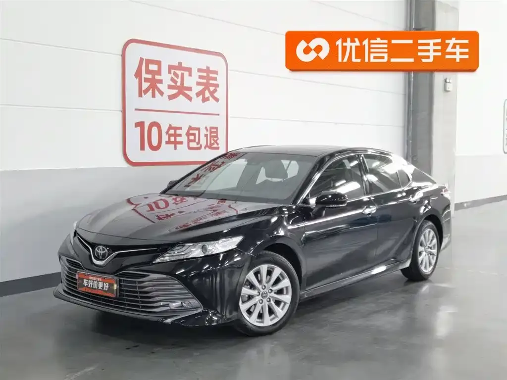 Toyota Camry — фото 1