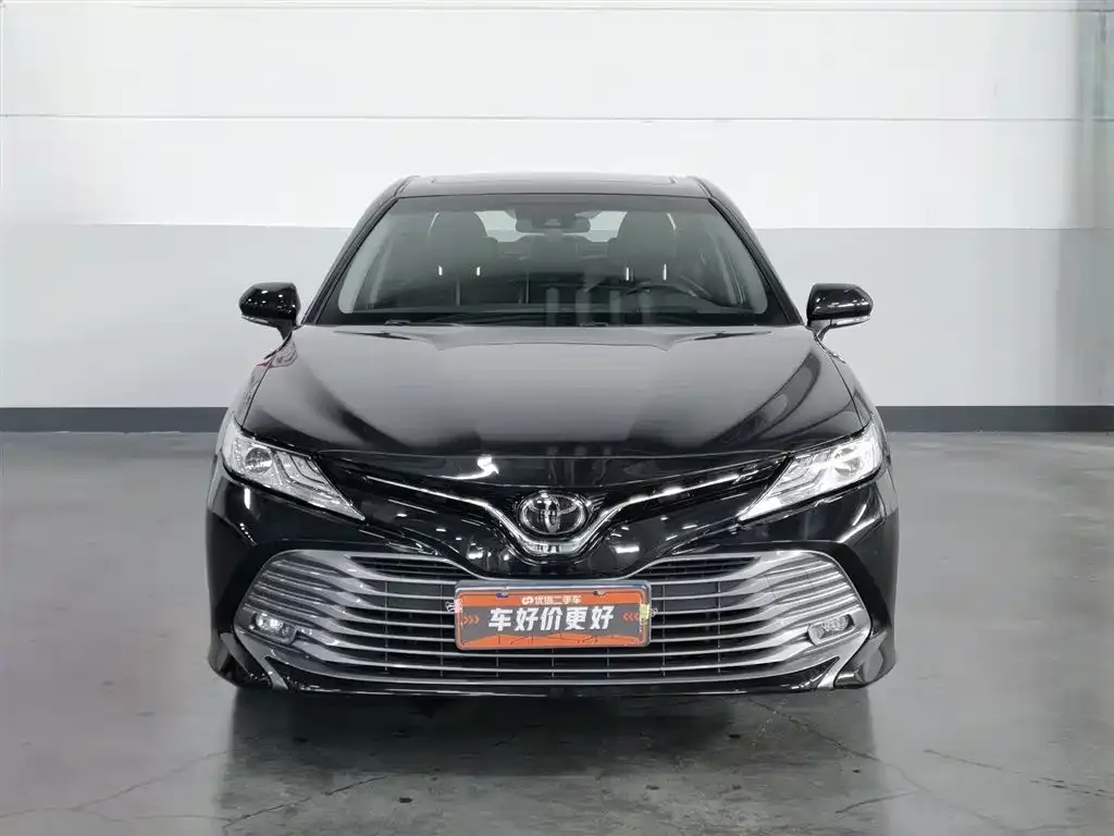 Toyota Camry — фото 5