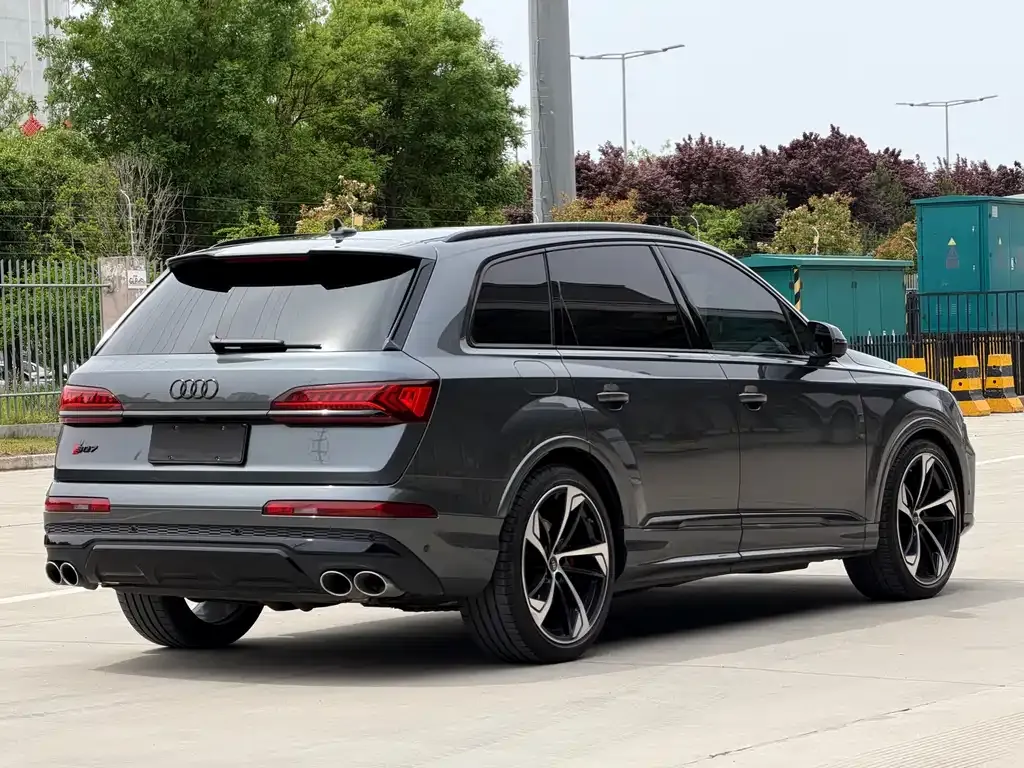 Audi SQ7 2024 из CN, фото 8