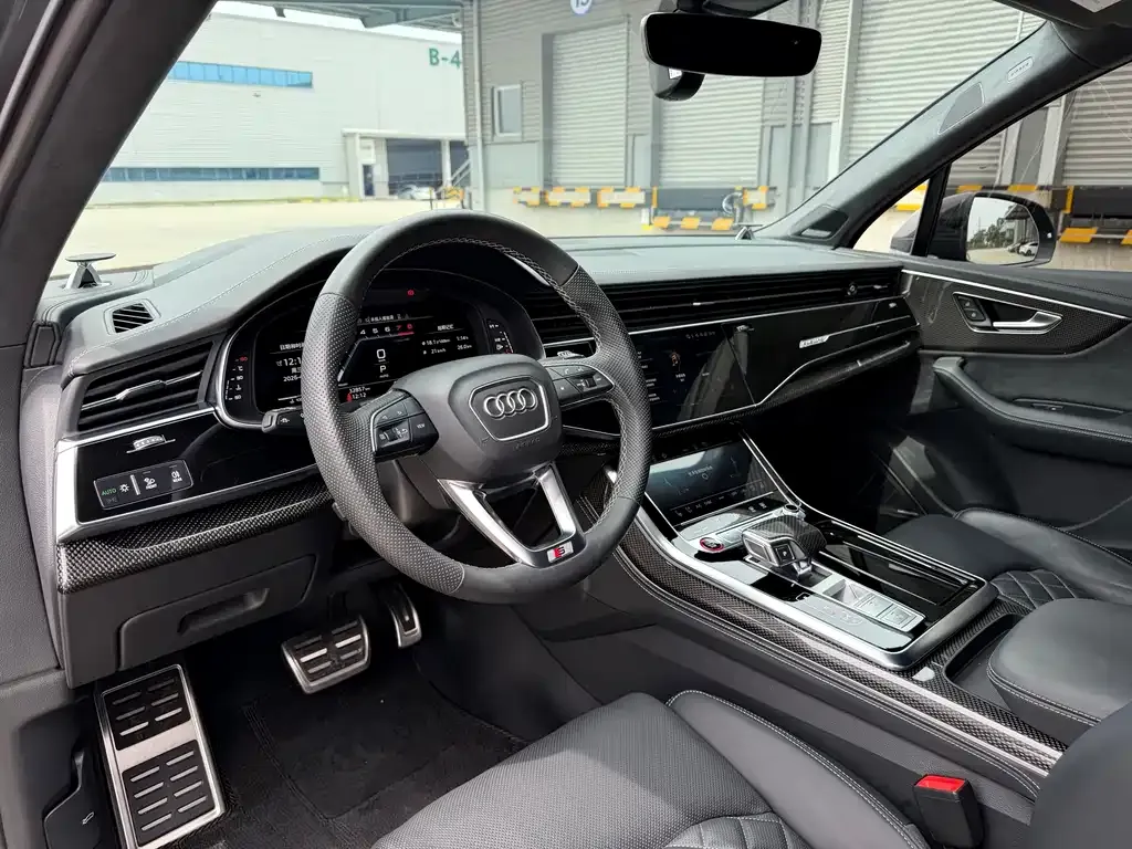 Audi SQ7 2024 из CN, фото 9