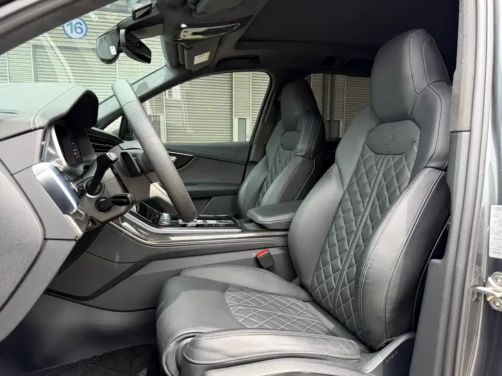Audi SQ7 2024 из CN, фото 5
