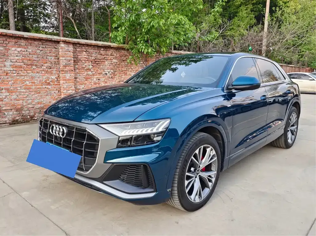 Audi Q8 — фото 1